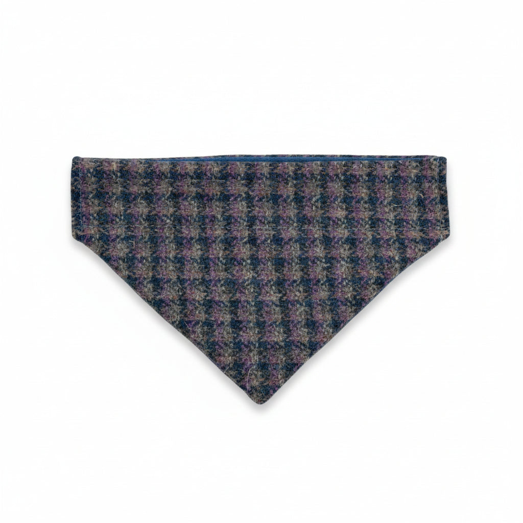 Lila und blaues klein kariertes Harris Tweed Halstuch für Hunde