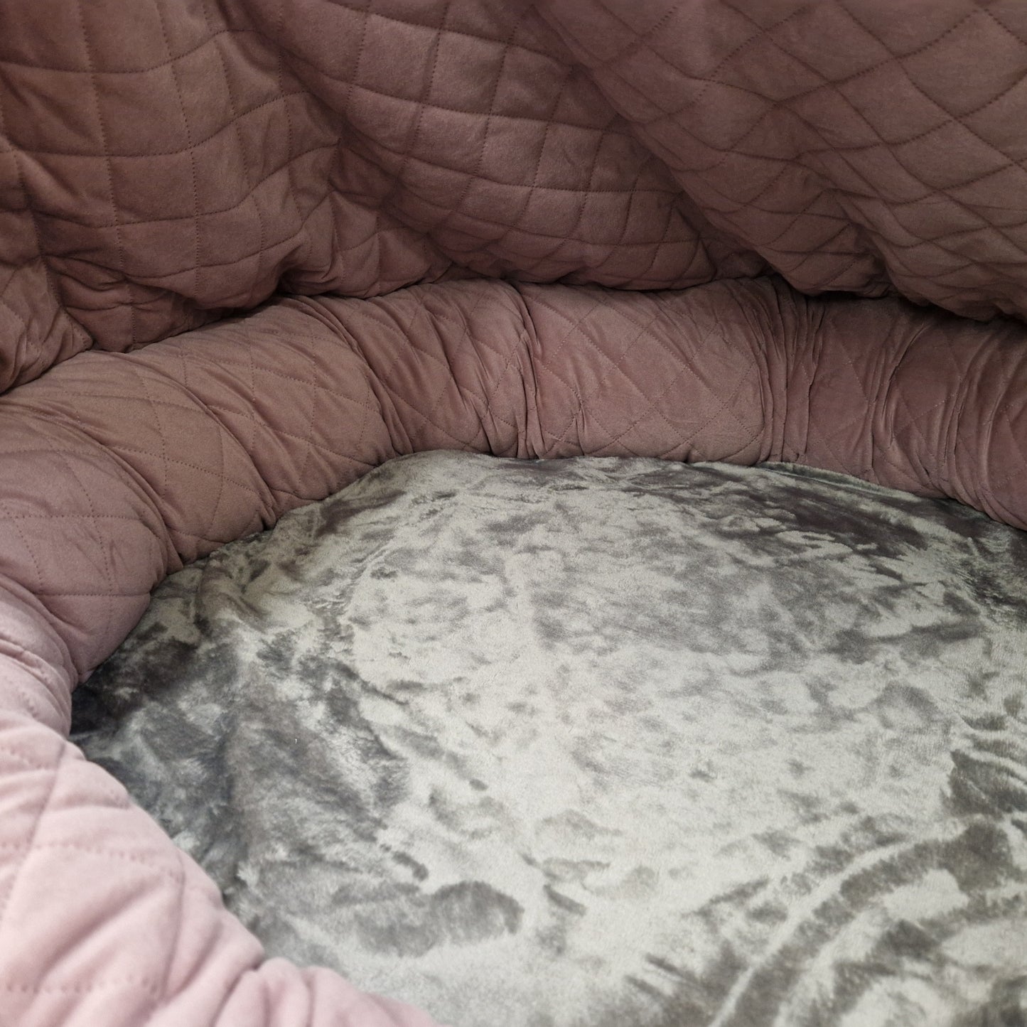 Large Dusky Pink Quilted Velour Deluxe Comfort Cocoon Dog Bed 30% OFF